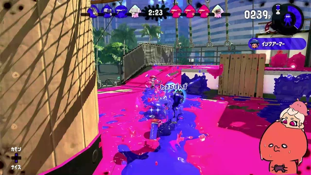 スプラトゥーン2のナワバリバトルで紫とピンクのインクが広がり、インクアーマーが発動した画面